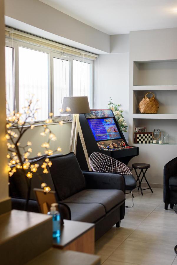 Patras' Hitech Apartment Eksteriør billede